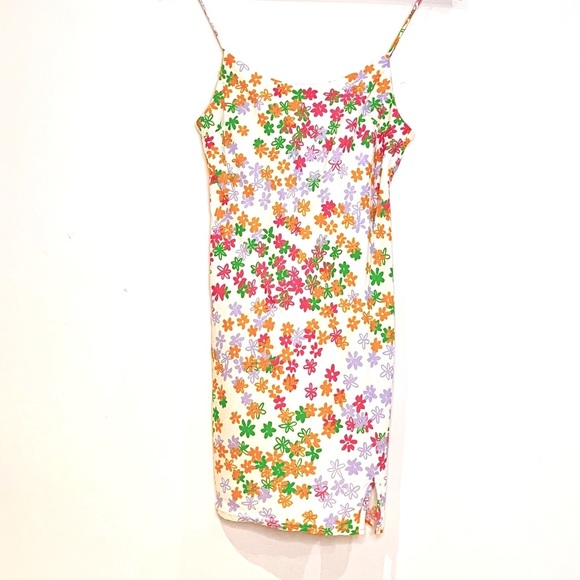 Asos short white dress asos design with flower patterns. - Picture 1 of 5